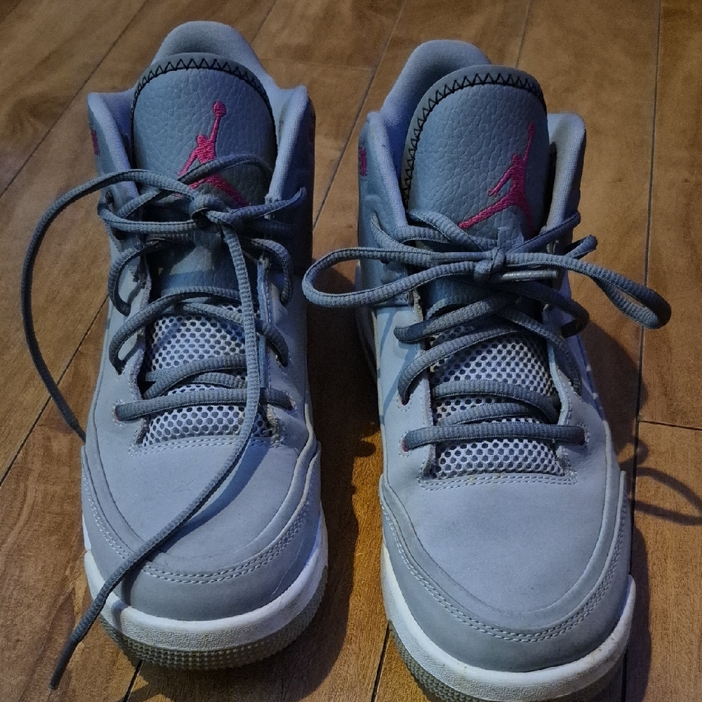 Jordan Kids Sneakers in Gray with Pink Details